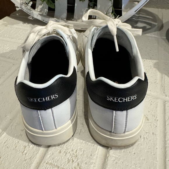 Women’s Skecher’s shoes - Picture 2 of 3